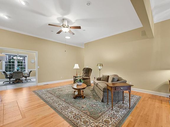 5th image of 369 Bay Laurel Ln
