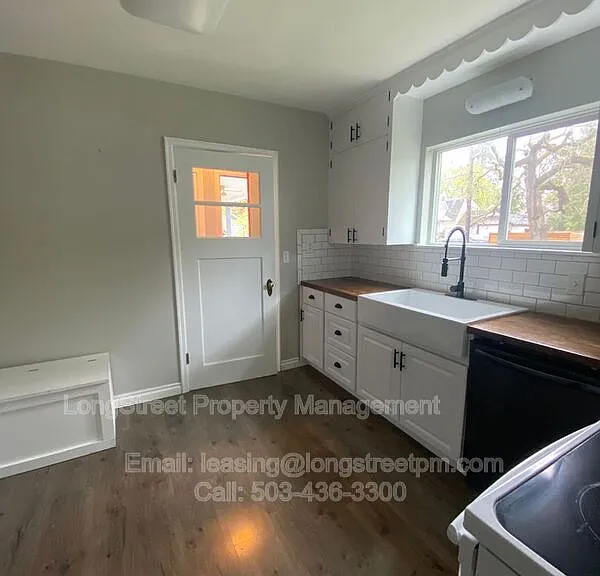 390 23rd St SE — Photo 15