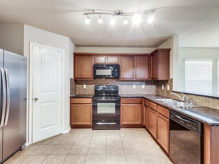 1101 Rainer Dr — Photo 6