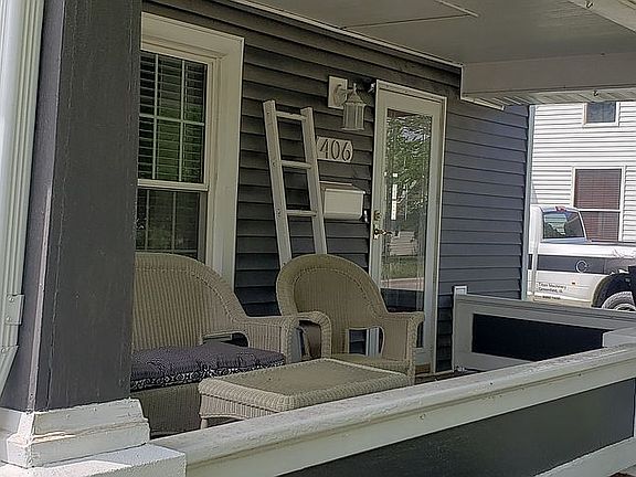 3rd image of 406 SW Kent St