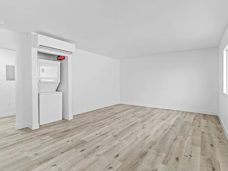 15301 Prairie Avenue — Photo 3