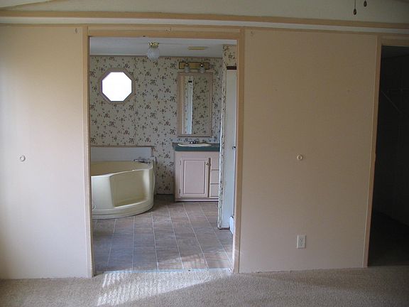 4th image of 1010 E Crest Dr Trlr 10