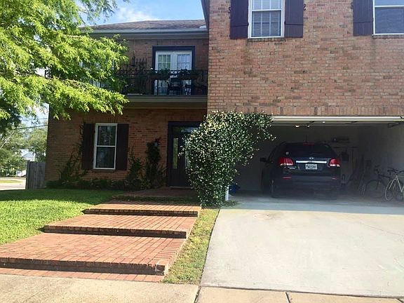 5th image of 300 Leslie Ln