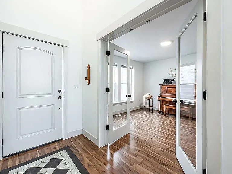 5 bed, 2.5 bath, 4488 sqft, $4,175 — Photo 4