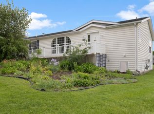 5715 Cypress Ln, Machesney Park, IL 61115