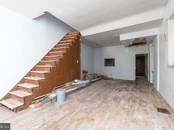 5th image of 2528 W Montgomery Ave