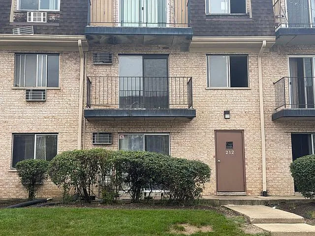 2 bed, 900 sqft, $1,950 — Photo 2