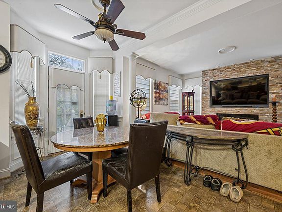 3rd image of 1011 Llano Dr