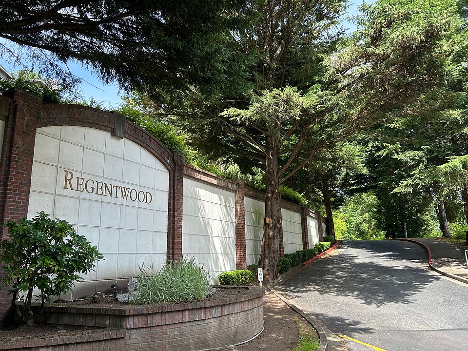 Entrance tucked away off Waynita Way NE.