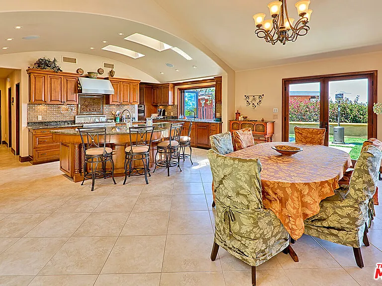 2624 Costebelle Dr — Photo 9