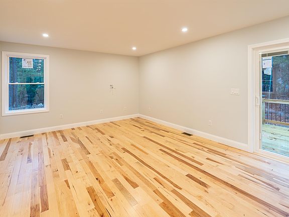 3rd image of 31 Lakeshore Drive