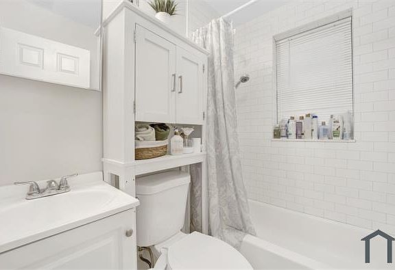 4th image of 4502 W Montana St #1