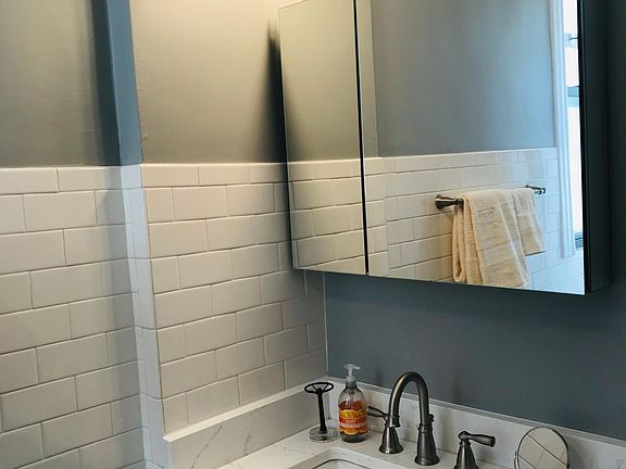 2nd image of 922 N Francisco Ave #3