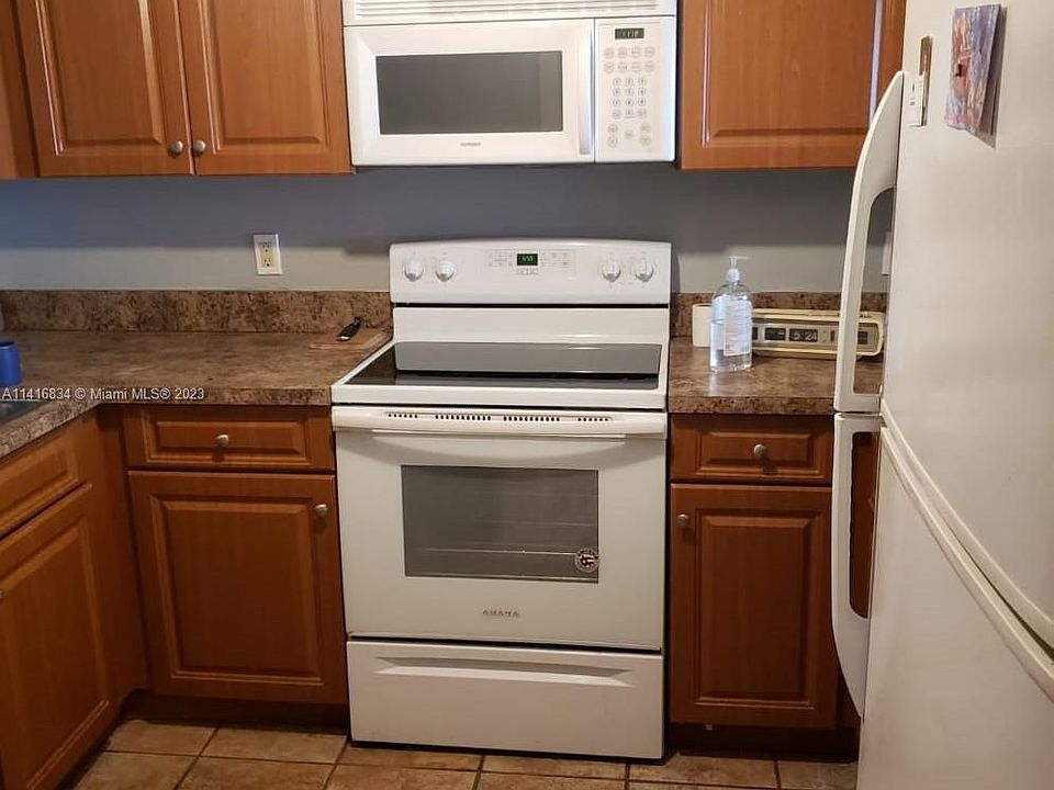 2nd image of 9440 Live Oak Pl APT 106