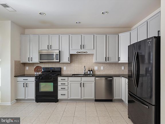 4th image of 110 Prestwick Ln