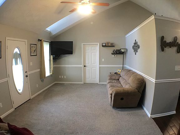 4th image of 241 Autumn Glen Dr