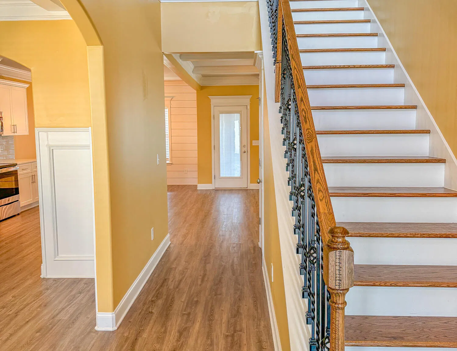 5 bed, 3.0 bath, 2432 sqft, $2,450 — Photo 2