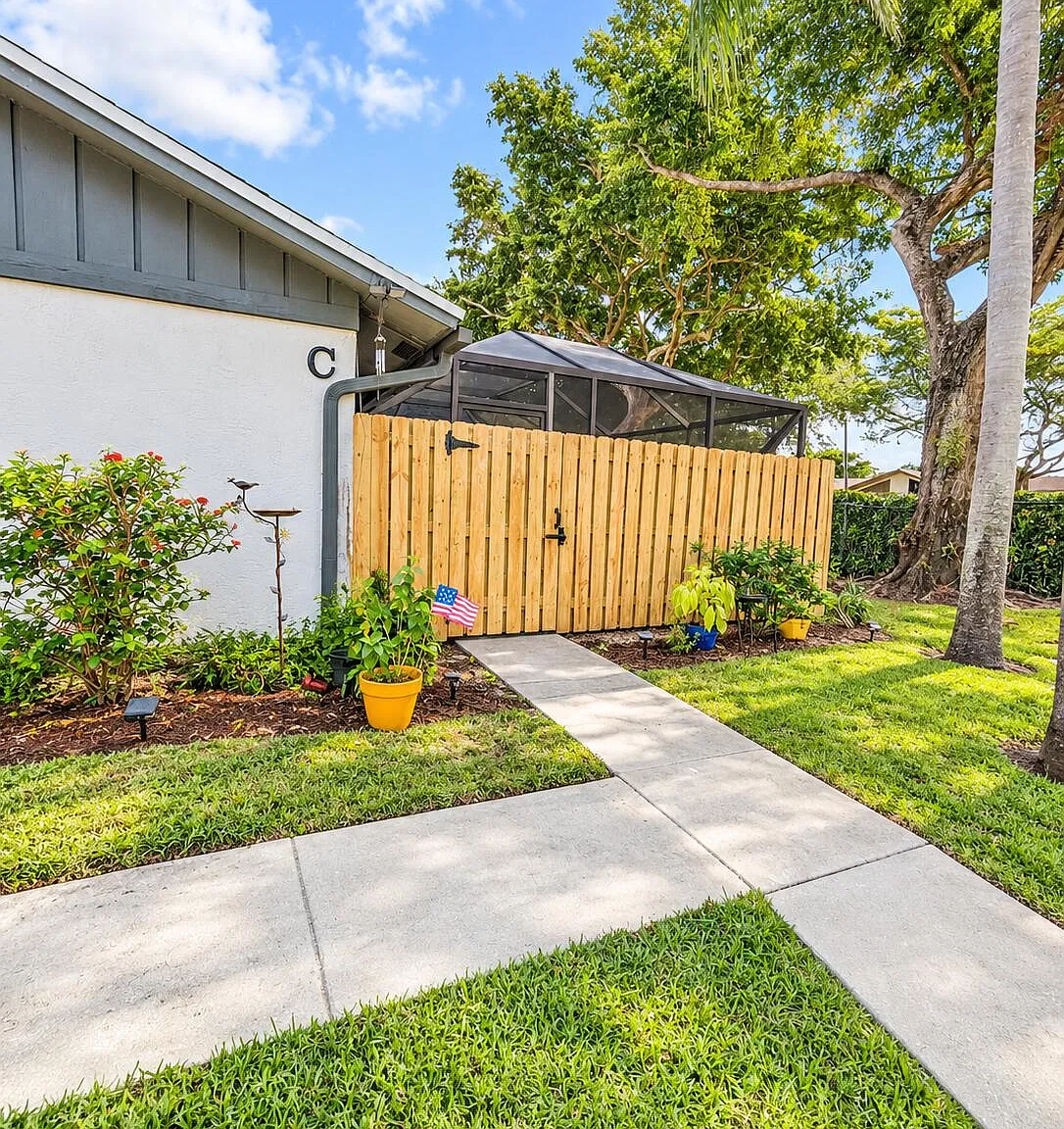 3 bed, 2.0 bath, 1332 sqft, $3,400 — Photo 1