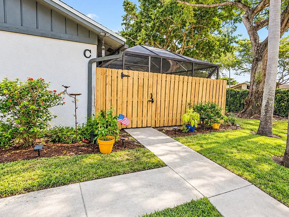 1152 Summit Trail Cir #C