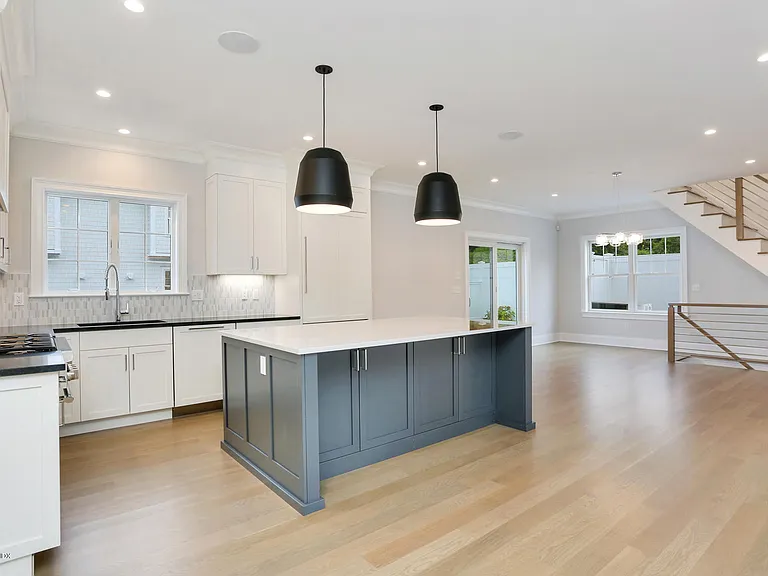 257 Bruce Park Ave #B — Photo 7