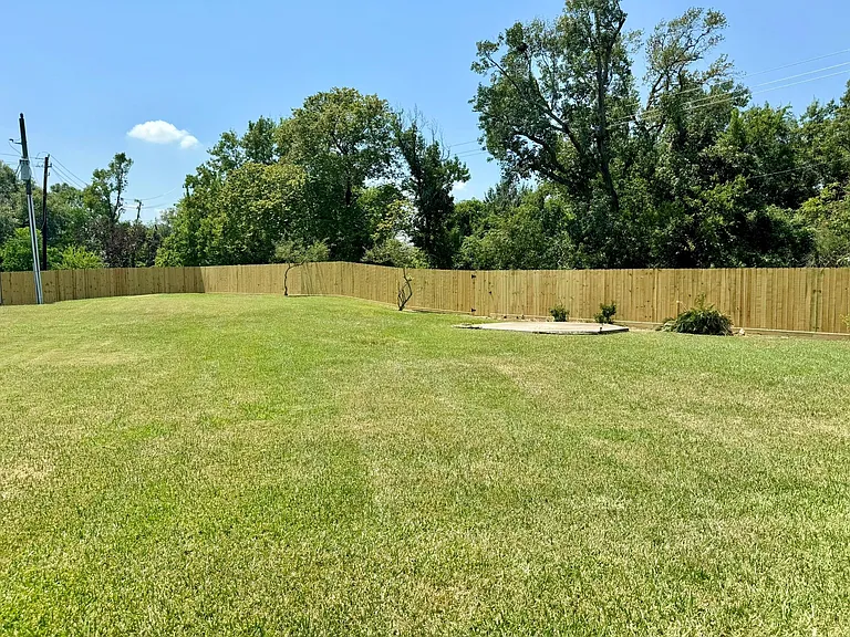 202 Almond Dr — Photo 17