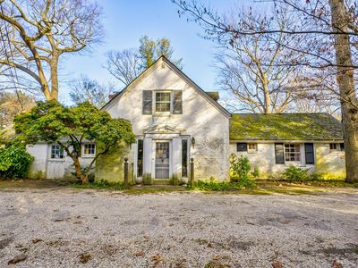 895 Bryant Avenue, Roslyn, NY, 11576