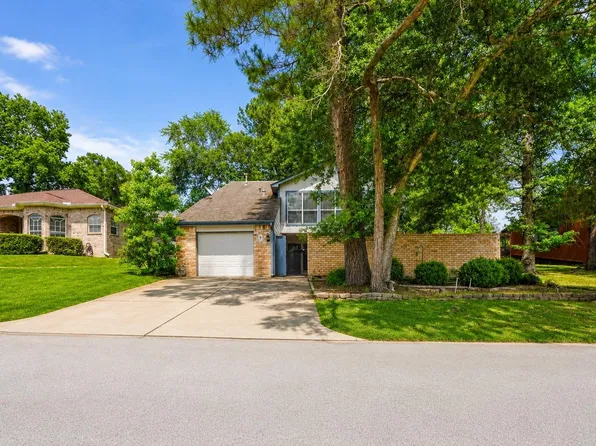 9 Lake View Mnr, Huntsville, TX 77340