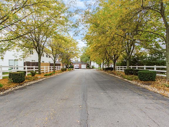 3rd image of 4972 Village Mdw
