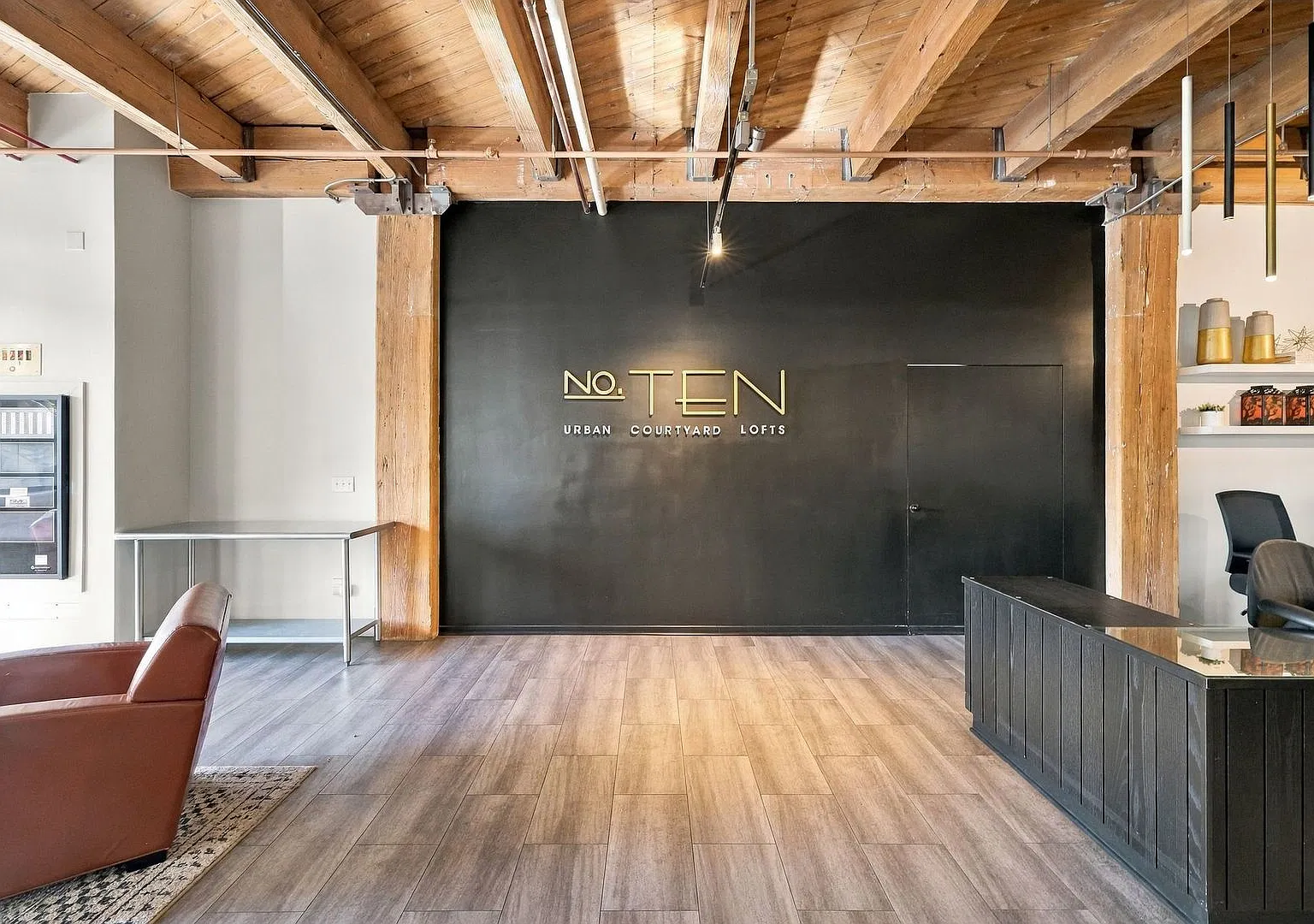1040 W Adams St — Photo 2