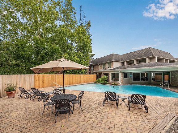 3rd image of 2238 S Piney Point Rd APT 109