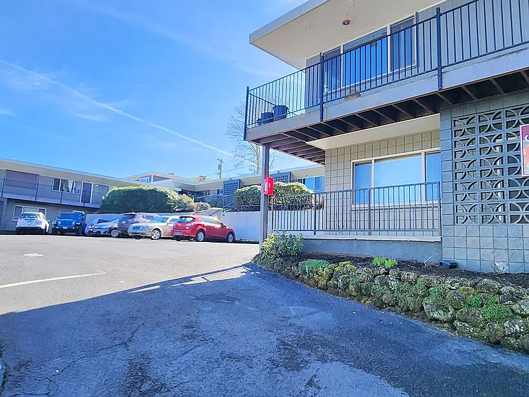 3230 SW Marigold St — Photo 6