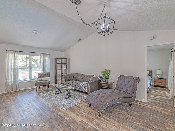 4th image of 4498 Plumosa St