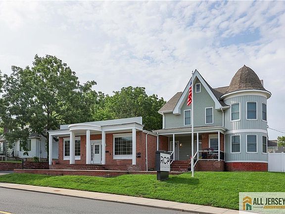 2nd image of 215 Washington Rd