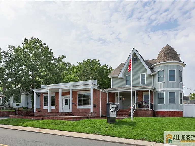 215 Washington Rd — Photo 2