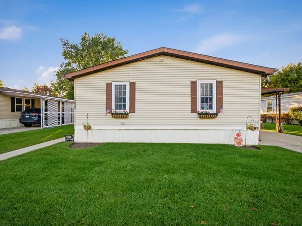 1035 Springdale Ln, Dekalb, IL 60115