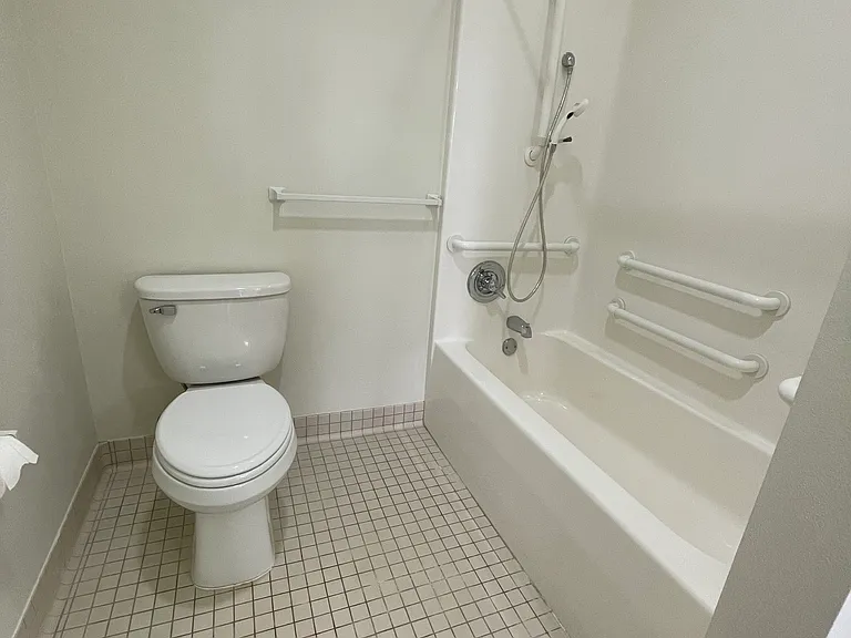1801 Forest Hills Blvd #110 — Photo 7