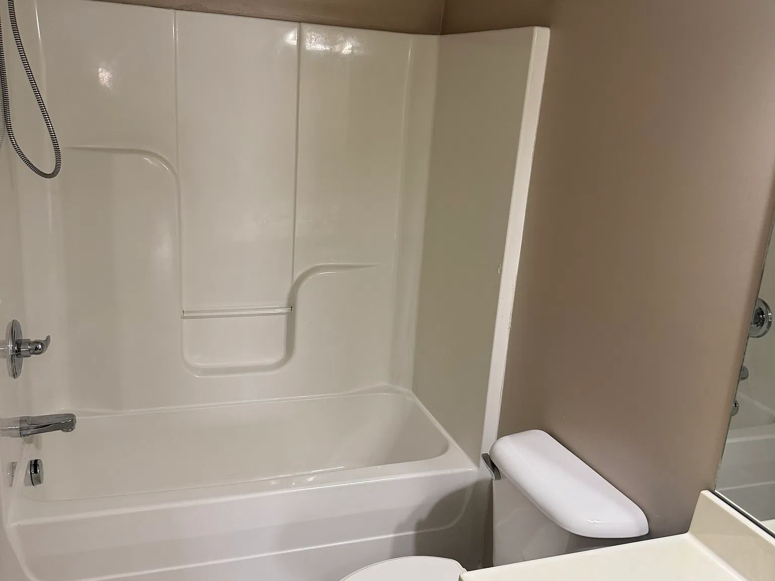 3 bed, 1600 sqft, $1,850 — Photo 4