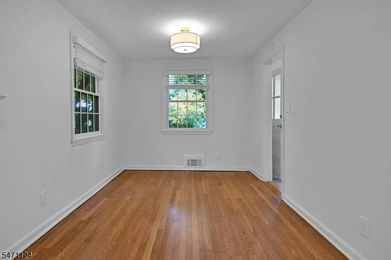 2 bed, 1.0 bath, $3,100 — Photo 4