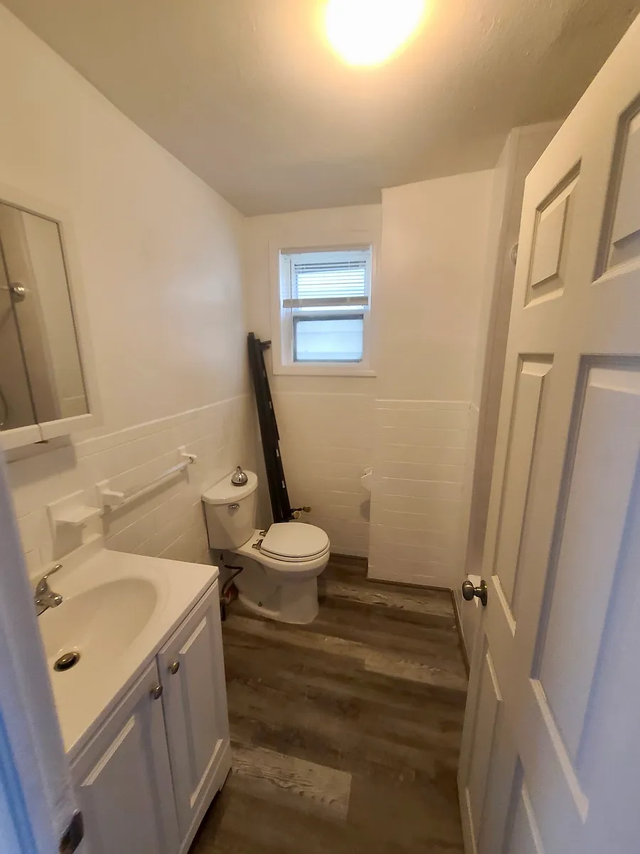 Building Photo - 95 Flint St #2