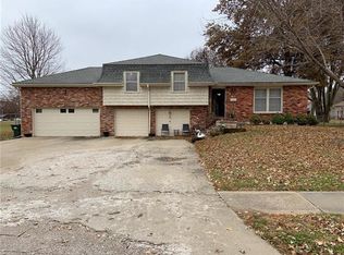 11701 W 49th Ter, Shawnee, KS 66203