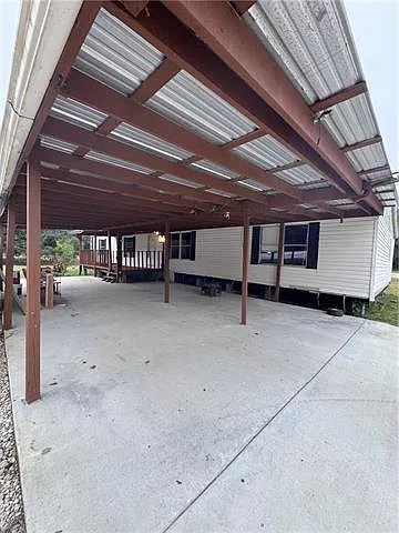 4 bed, 2.0 bath, 2000 sqft, $1,300 — Photo 1