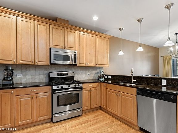 4th image of 1939 Lynn Cir