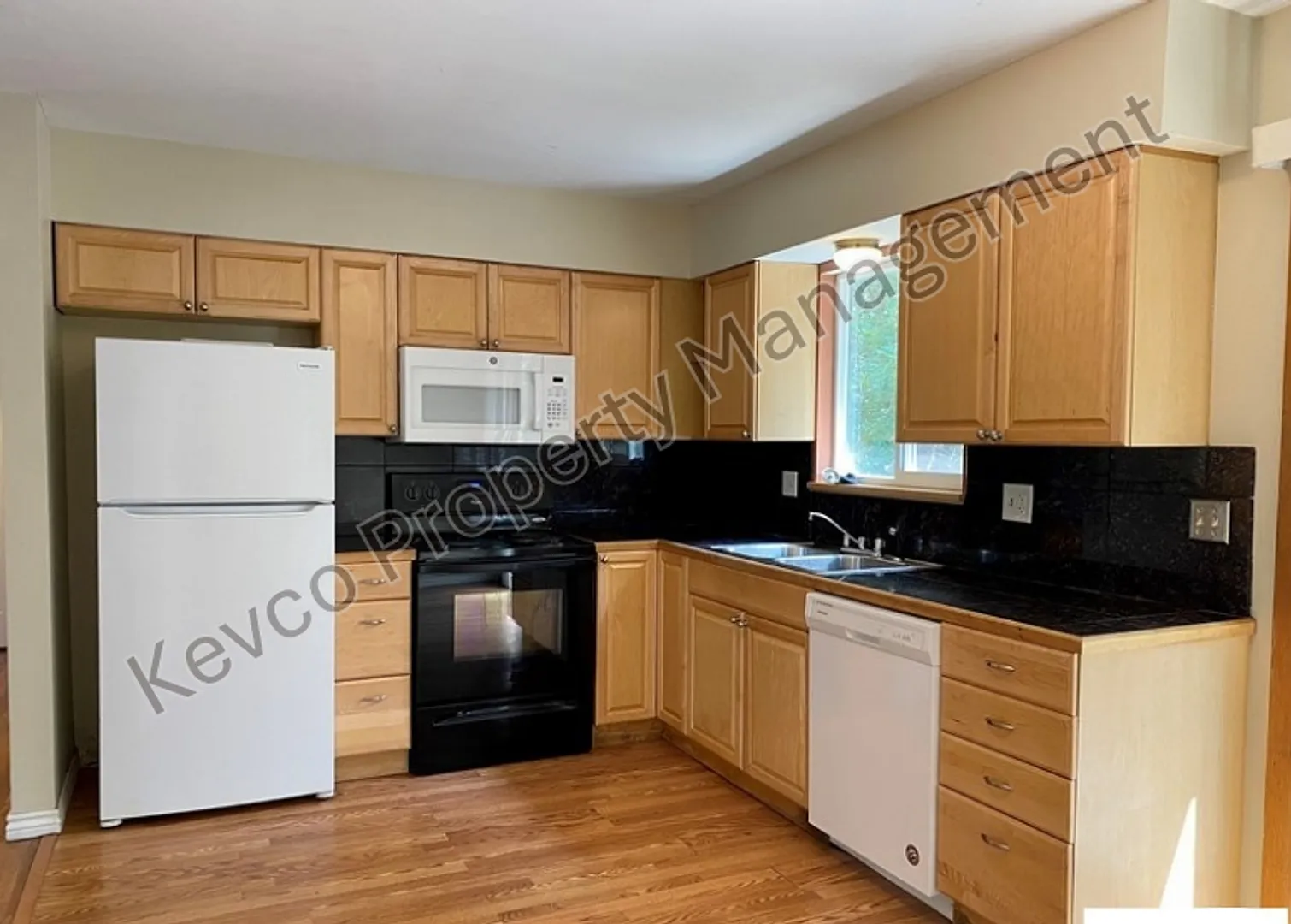 House with central AC! — Photo 4
