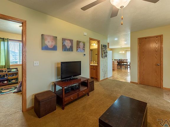 3rd image of 615 Eagle Ave