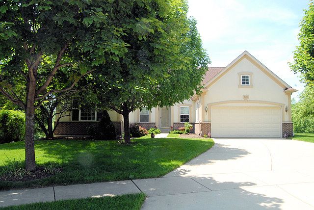 1st image of 830 Longwood Dr