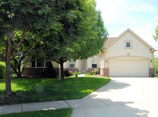 830 Longwood Dr, Lake Villa, IL 60046