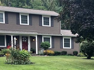 21 Whippletree Rd, Fairport, NY 14450