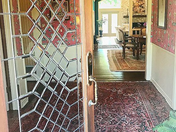 Front entry/foyer