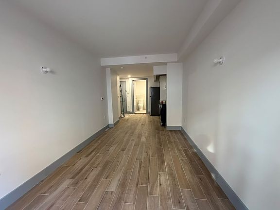 2nd image of 1143 Hoe Ave #2A
