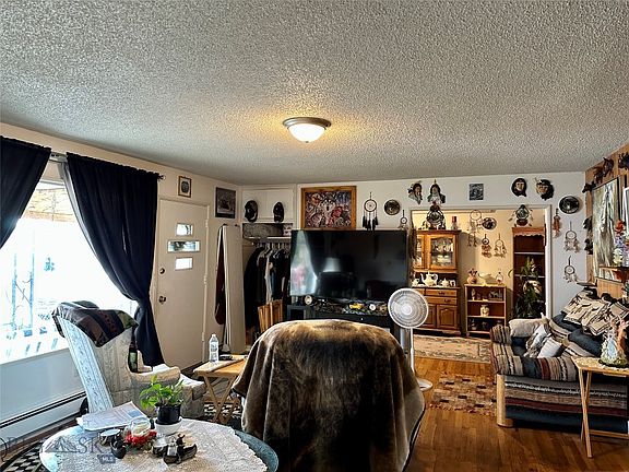 3rd image of 835 16th St